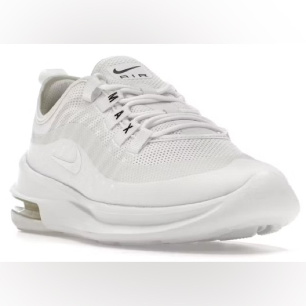 Nike Women’s Air Max Axis Size 6.5